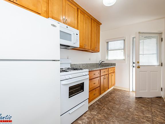 3rd image of 355 N Autumn St APT 4