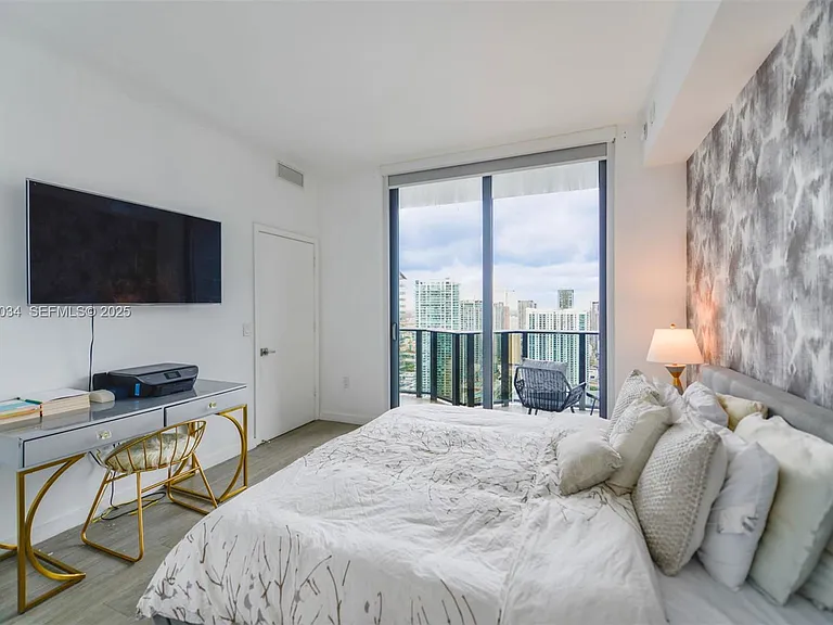 45 SW 9th St #4108 — Photo 9