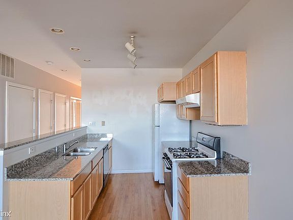 4th image of 2735 N Lincoln Ave
