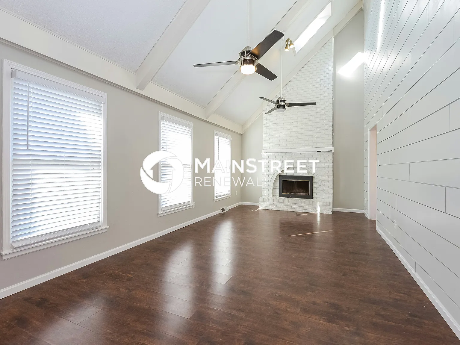 1141 NE Clubhouse Ct — Photo 2