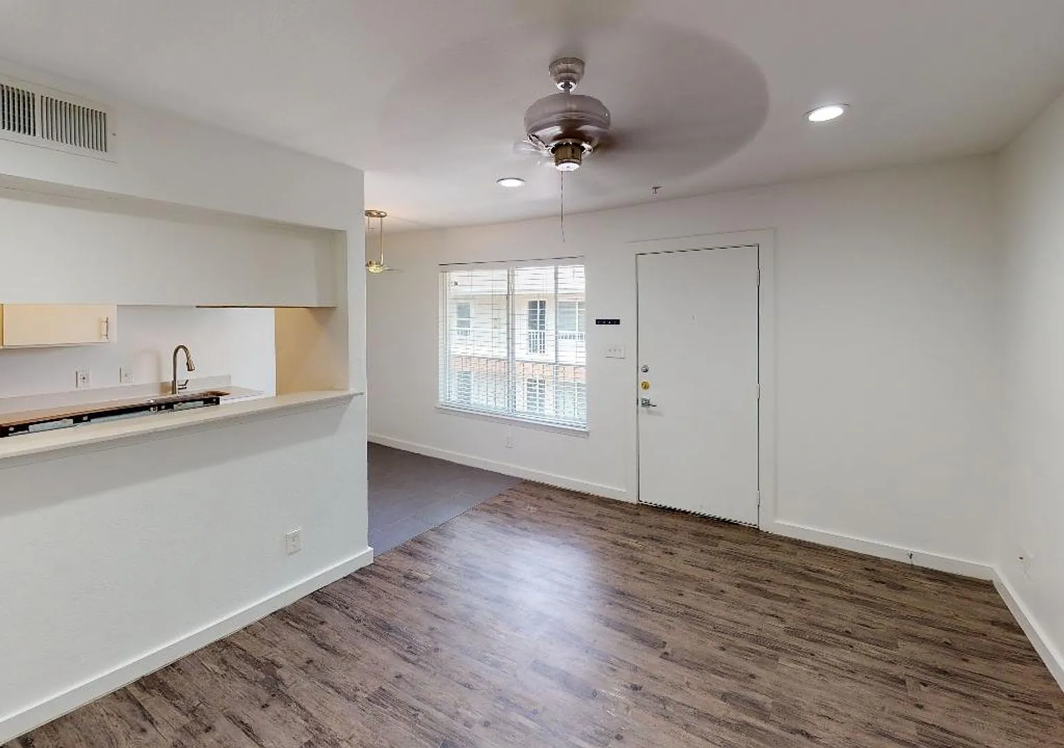 Lakewood Gardens - 5404 Reiger Ave — Photo 4