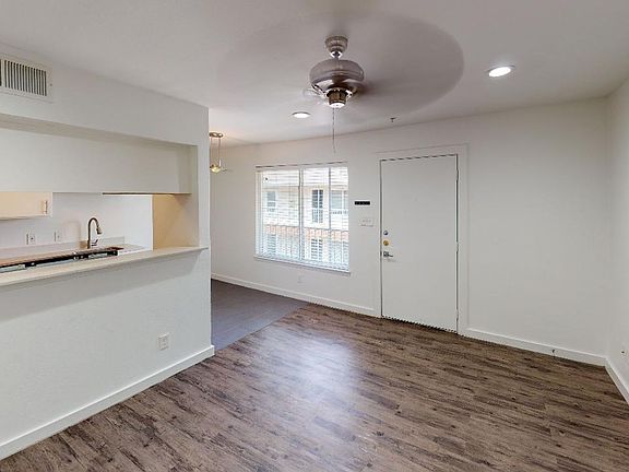 4th image of 5404 Reiger Ave #304