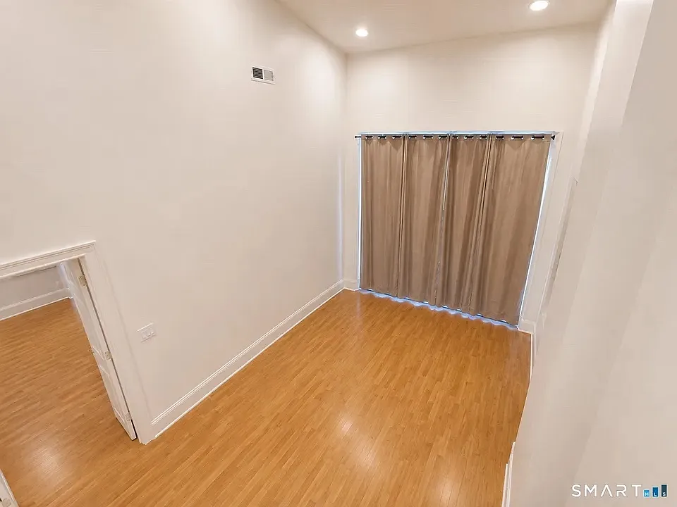 1 bed, 700 sqft, $2,300 — Photo 4