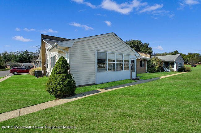 1st image of 32 River Edge Dr