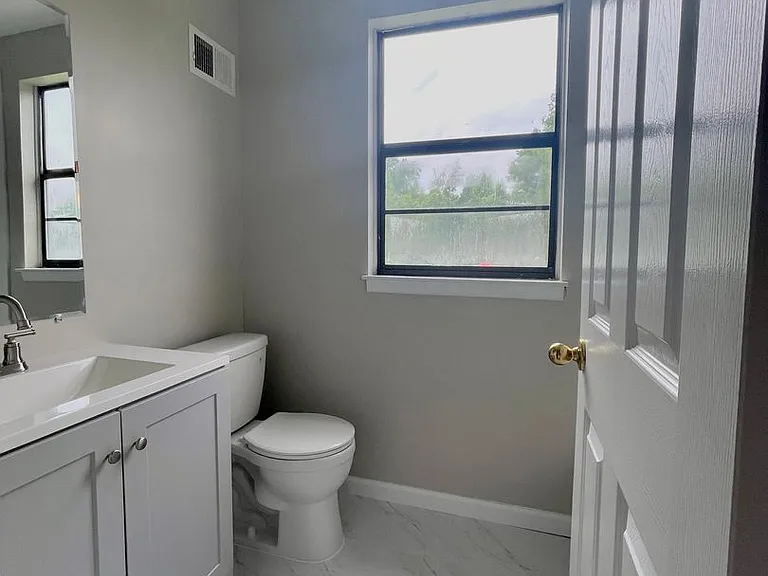 4 Regal Ct — Photo 9