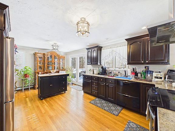 5th image of 23 Elmwood Dr