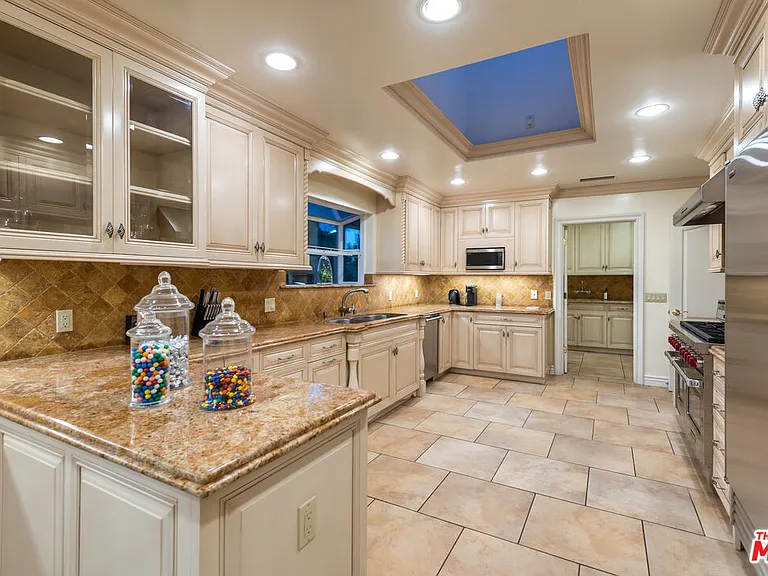 1915 Loma Vista Dr — Photo 15