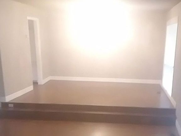 5th image of 1212 SE Van Buren St