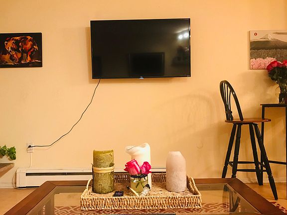 3rd image of 1008 N Corona St APT 10