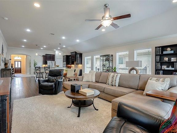 4th image of 530 Cortona Ln