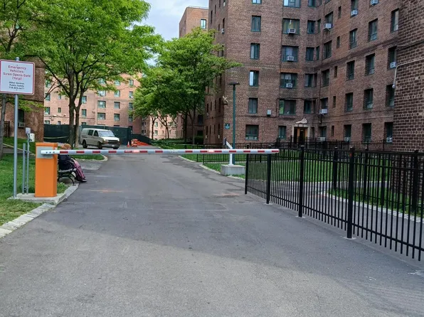 11 Metropolitan Oval #4G, Bronx, NY 10462