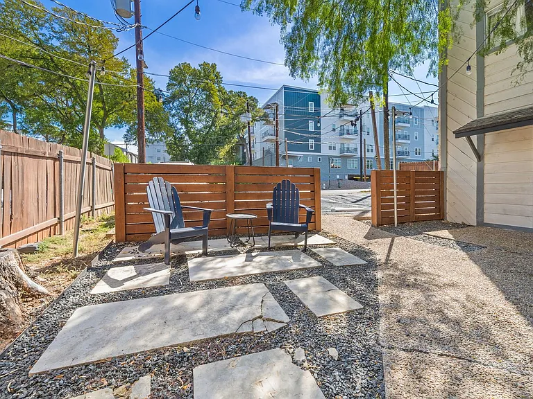 2410 Longview St — Photo 13
