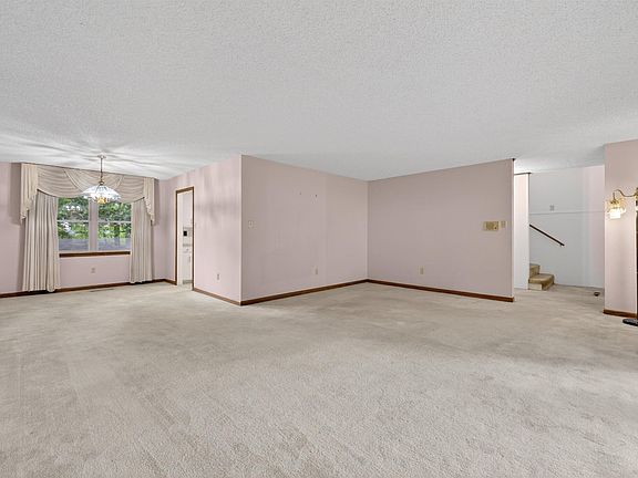 5th image of 1540 Valley View Dr