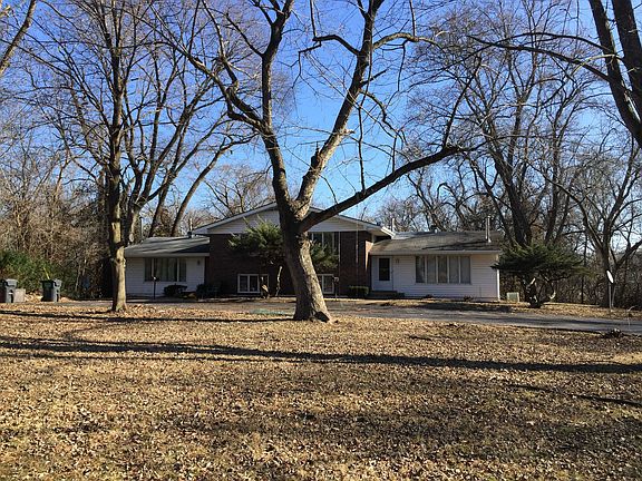 2nd image of 106 S Creston Dr