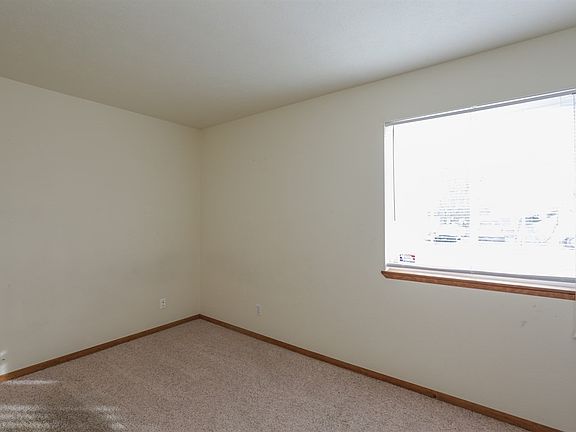 5th image of 2227 E Garland Ave
