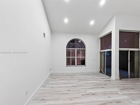 4th image of 3215 N 36th Ave