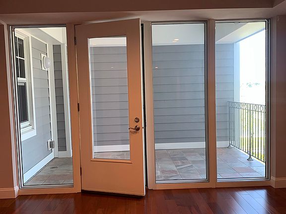 5th image of 550 Pleasant St Suite 207