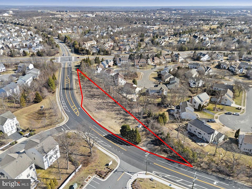 1st image of 20576 Ashburn Rd