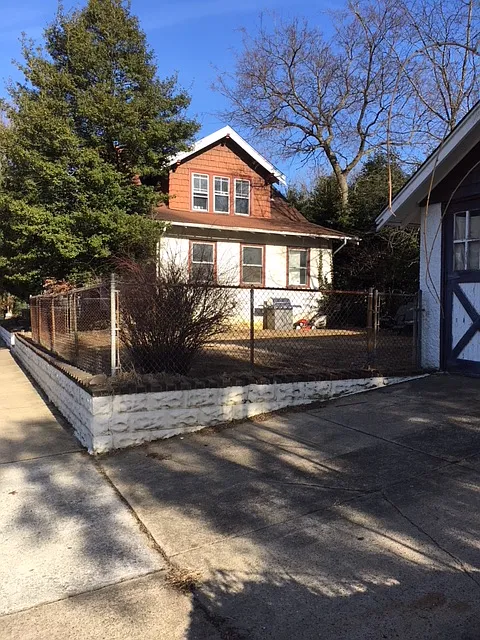 144 Fern Ave — Photo 3