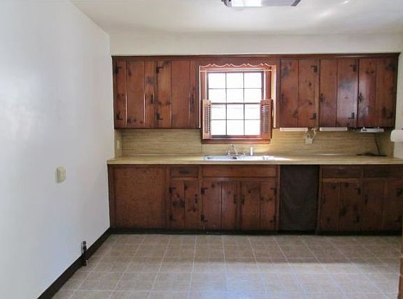 5th image of 1110 Vestal Ave