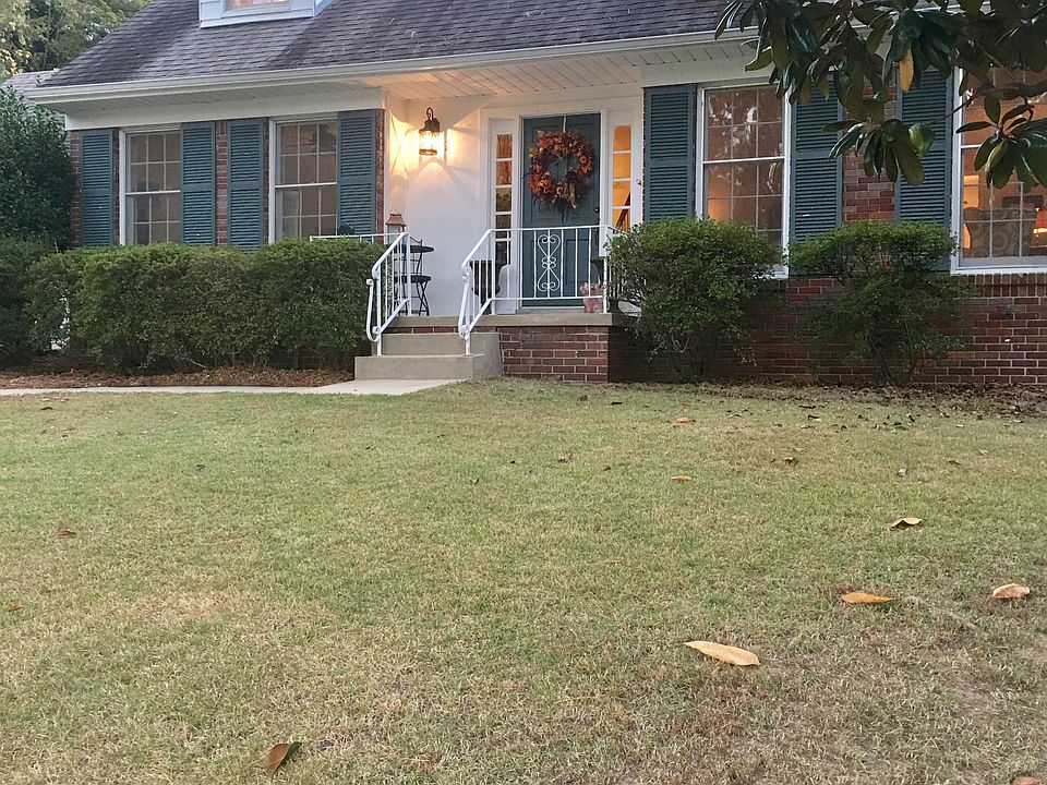 2nd image of 319 Schoolwood Ln
