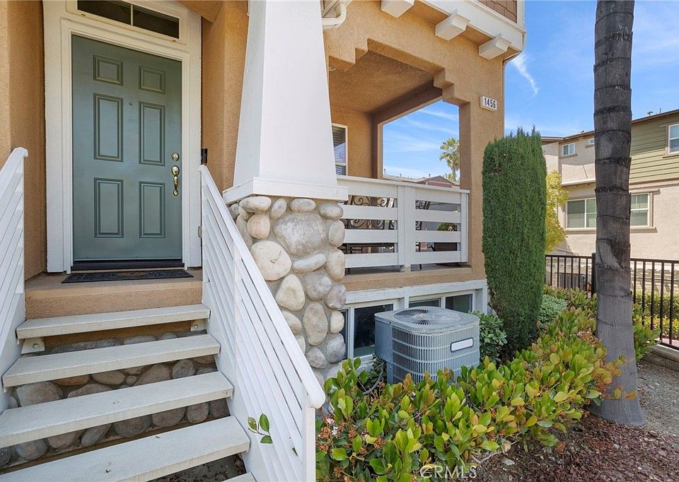 1st image of 1456 Oakwood Way