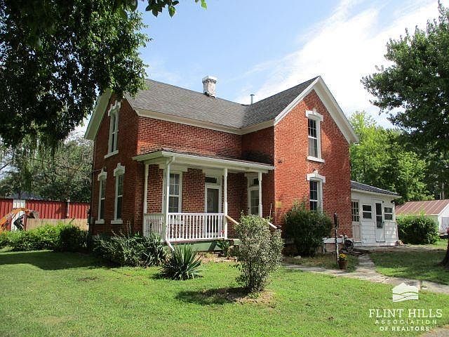 1st image of 702 Stevens St