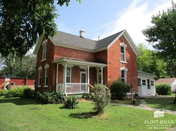 702 Stevens St, Council Grove, KS 66846