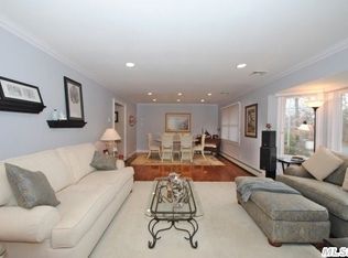 328 Gilbert St, Dix Hills, NY 11746