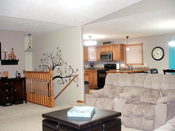 4th image of 819 12th Ave