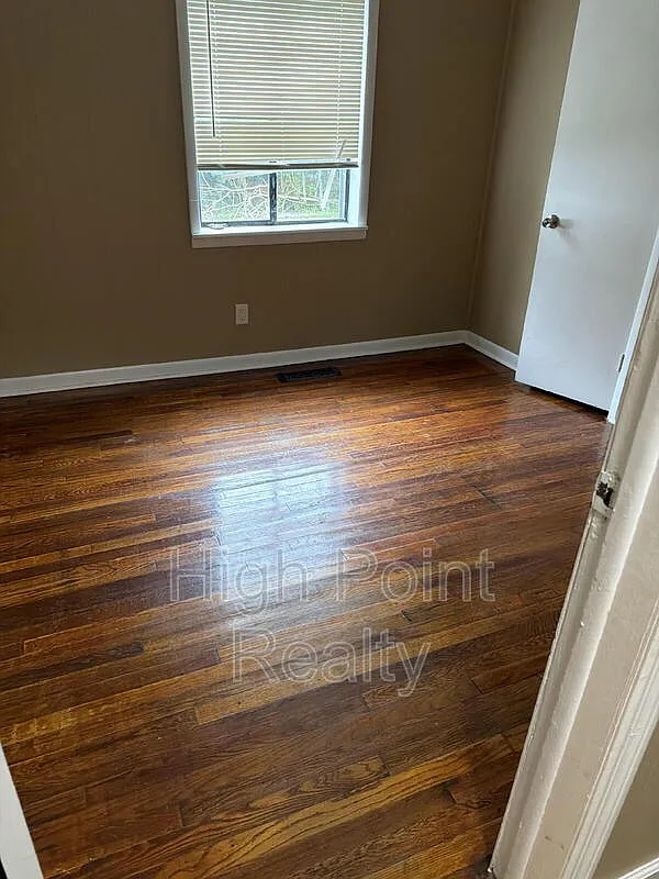 3 bed, 2.0 bath, 1342 sqft, $1,225 — Photo 4