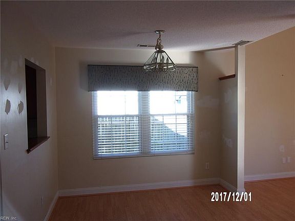 3rd image of 1709 N River Creek Lndg