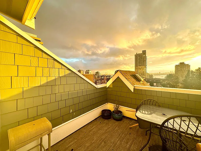 136 W 4th St #D — Photo 22