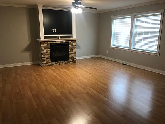 3rd image of 2888 Fairview Dr