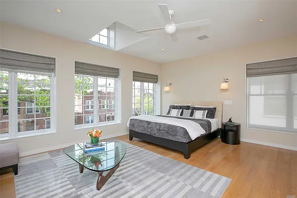 Sold by Daniel Gale Sotheby's International Realty | media 44