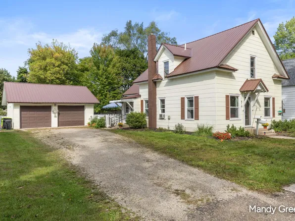 410 E Coffren St, Greenville, MI 48838