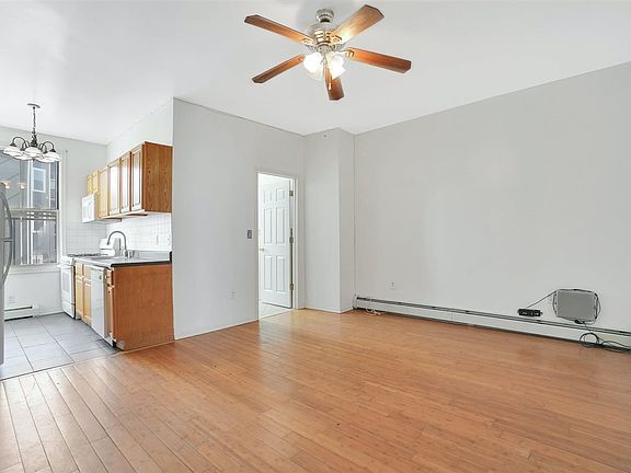 2nd image of 216 Pine St Floor 2