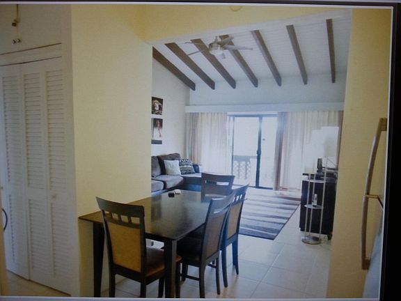 3rd image of 140 Carlton Est