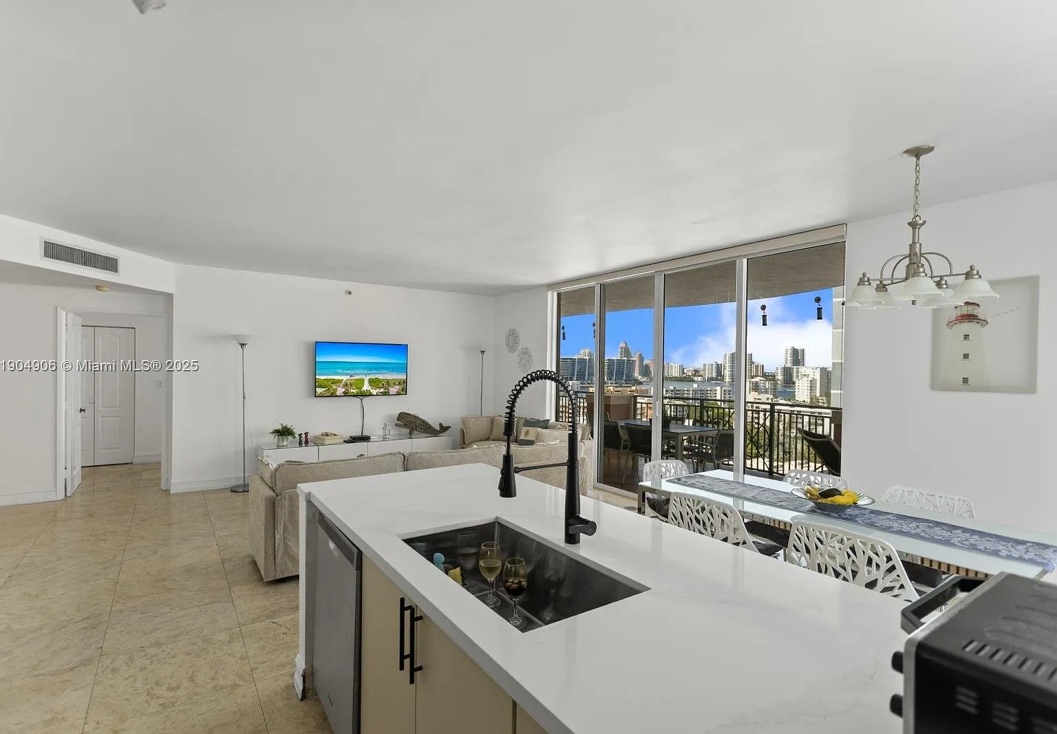 King David Of Sunny Isles — Photo 3