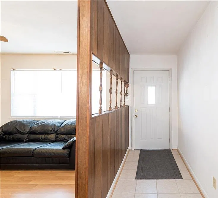 4 bed, 1.5 bath, 1556 sqft, $2,300 — Photo 2