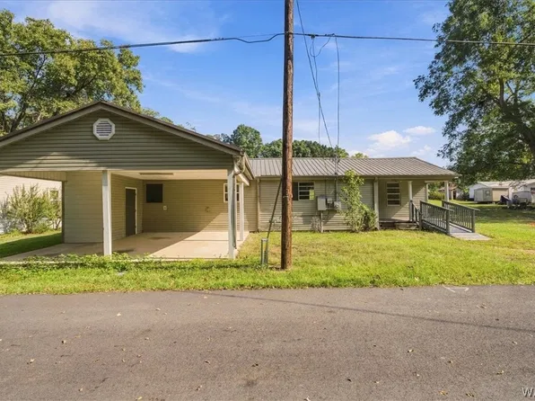 370 Searcy St, Moundville, AL 35474