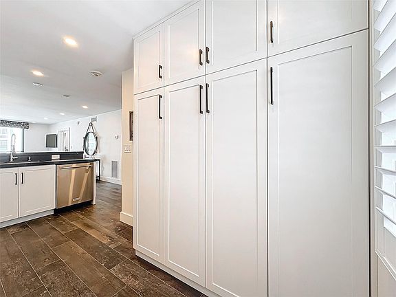 5th image of 3100 NE 48th Street #708