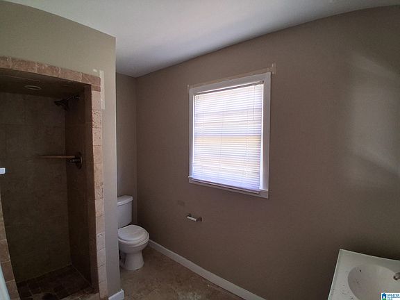 4th image of 136 Lake Dr NE