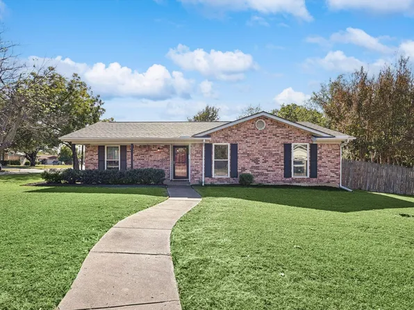 7536 Maple Dr, North Richland Hills, TX 76180