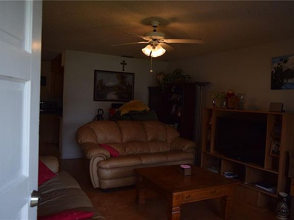 3rd image of 918 Kerry Blvd