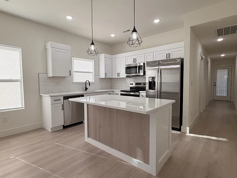 Dogwood Ln — Photo 2