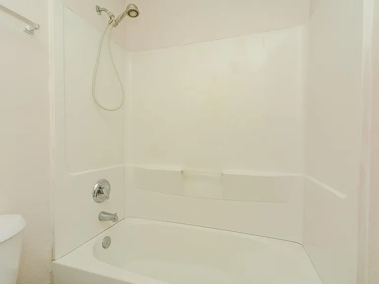 19715 Lindenfield Ct — Photo 28