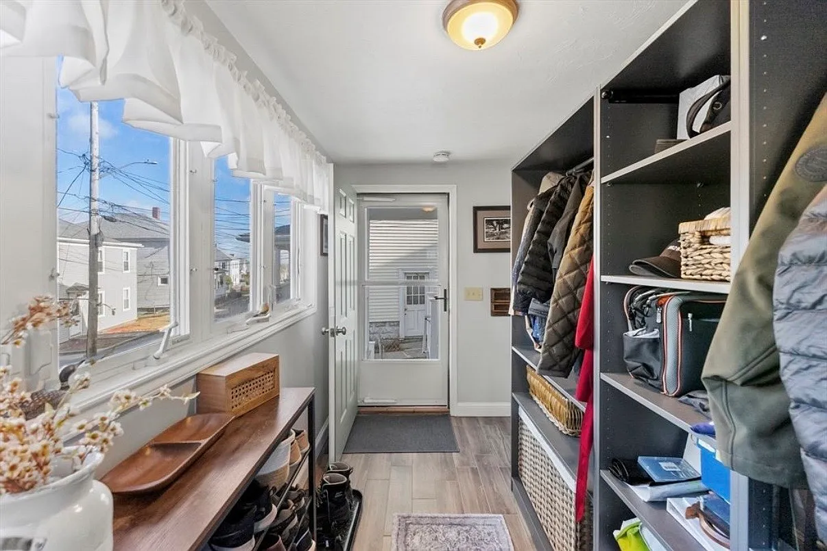 3 bed, $3,000 — Photo 2