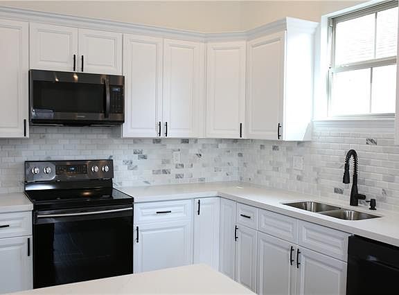 2nd image of 4205 S Prieur St