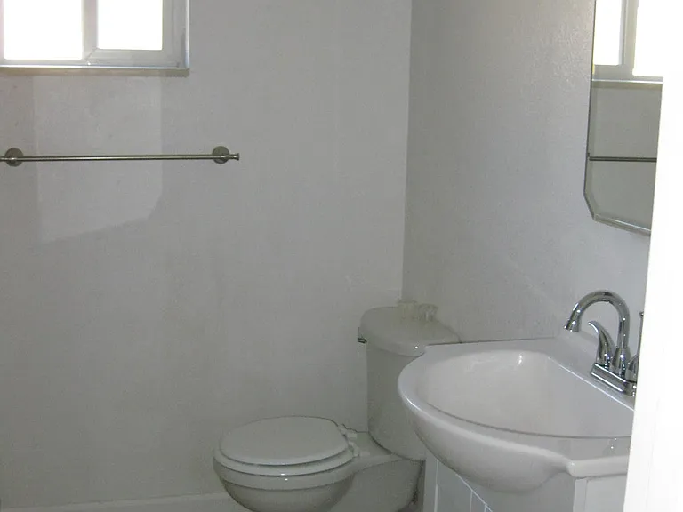 831 Meade St — Photo 3